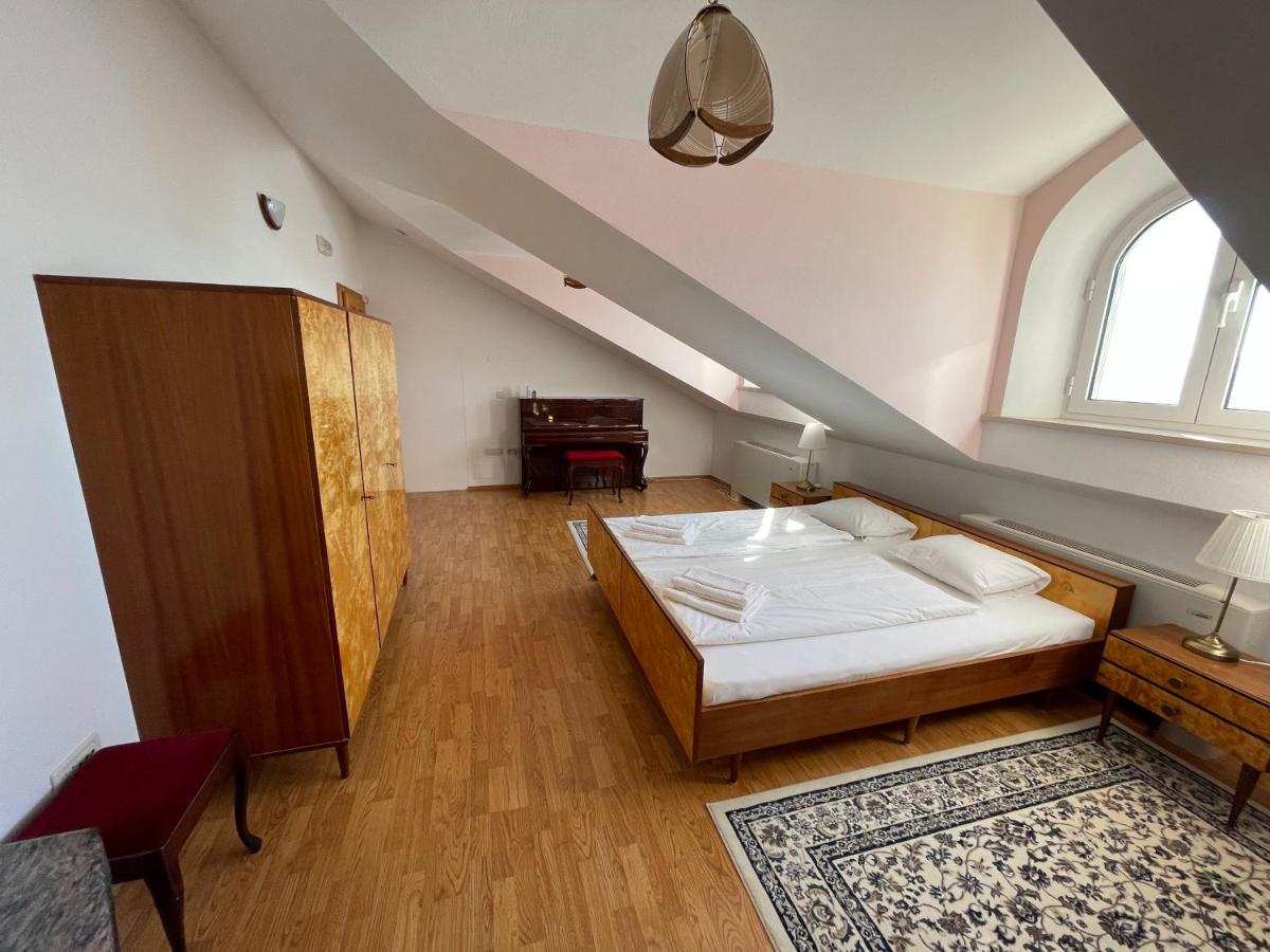 Luxury Seaside Villa With A Classic Mediterranean Olive Garden, A Fully Equipped Professional Kitchen, Pool, Sauna, Padle Boards And Canoe - Miolin Beach House Трогир Екстериор снимка