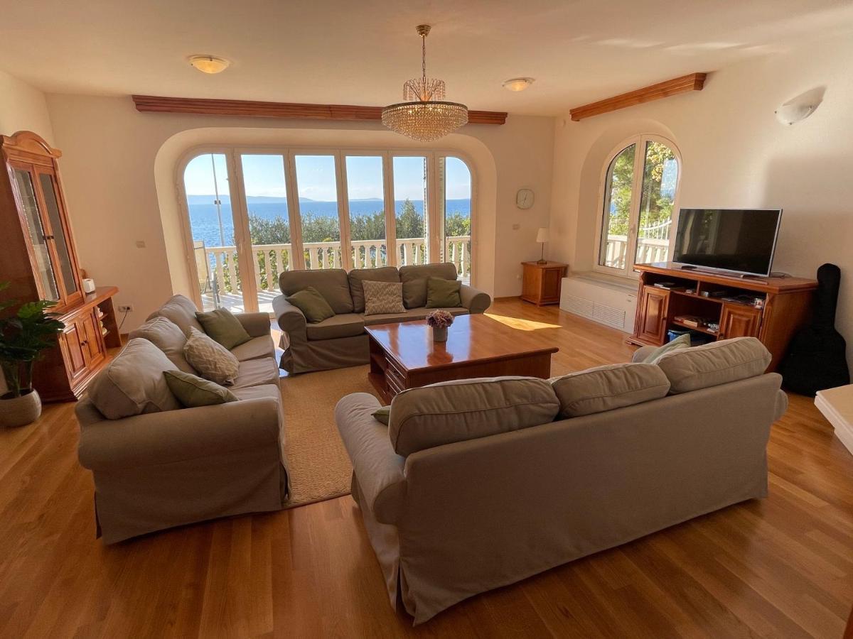 Luxury Seaside Villa With A Classic Mediterranean Olive Garden, A Fully Equipped Professional Kitchen, Pool, Sauna, Padle Boards And Canoe - Miolin Beach House Трогир Екстериор снимка