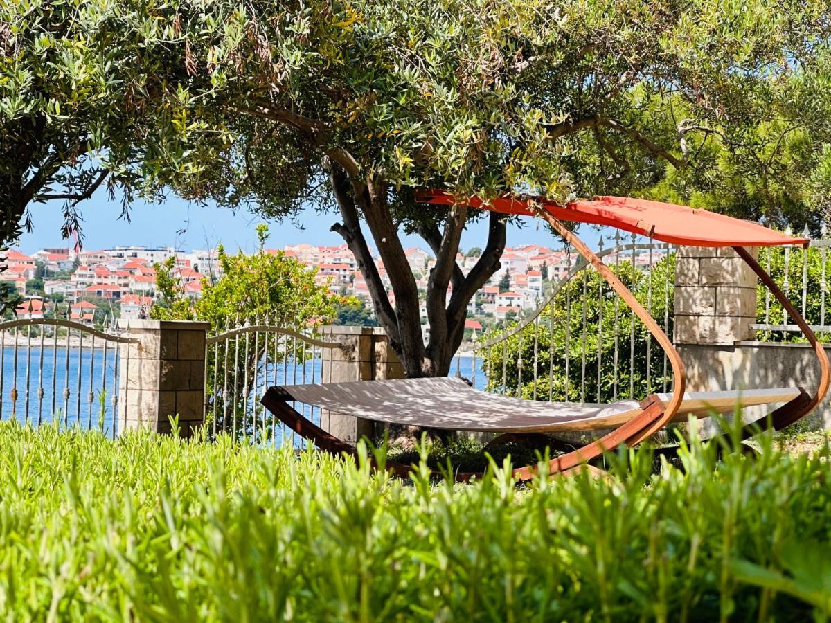 Luxury Seaside Villa With A Classic Mediterranean Olive Garden, A Fully Equipped Professional Kitchen, Pool, Sauna, Padle Boards And Canoe - Miolin Beach House Трогир Екстериор снимка