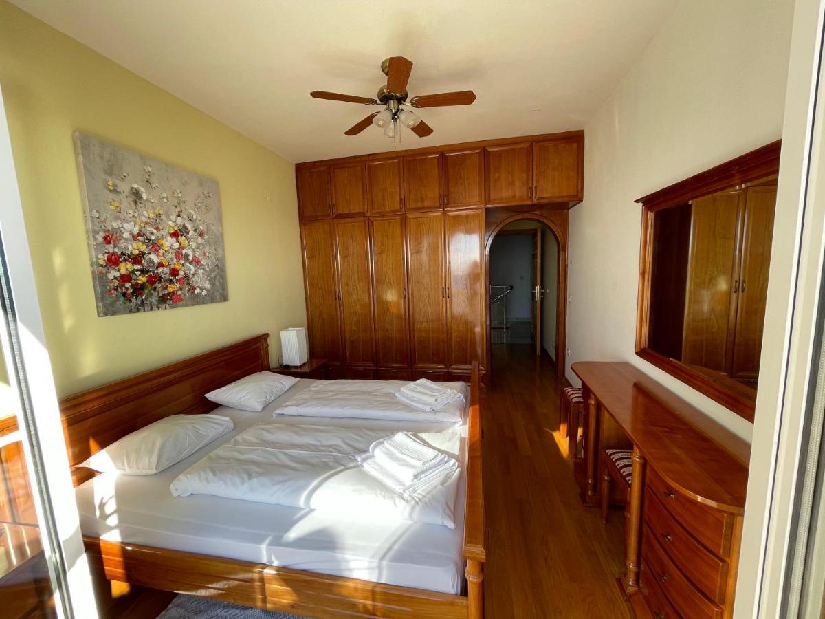 Luxury Seaside Villa With A Classic Mediterranean Olive Garden, A Fully Equipped Professional Kitchen, Pool, Sauna, Padle Boards And Canoe - Miolin Beach House Трогир Екстериор снимка