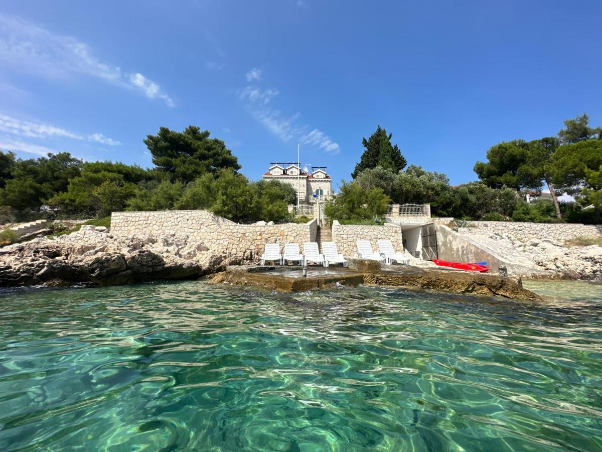 Luxury Seaside Villa With A Classic Mediterranean Olive Garden, A Fully Equipped Professional Kitchen, Pool, Sauna, Padle Boards And Canoe - Miolin Beach House Трогир Екстериор снимка
