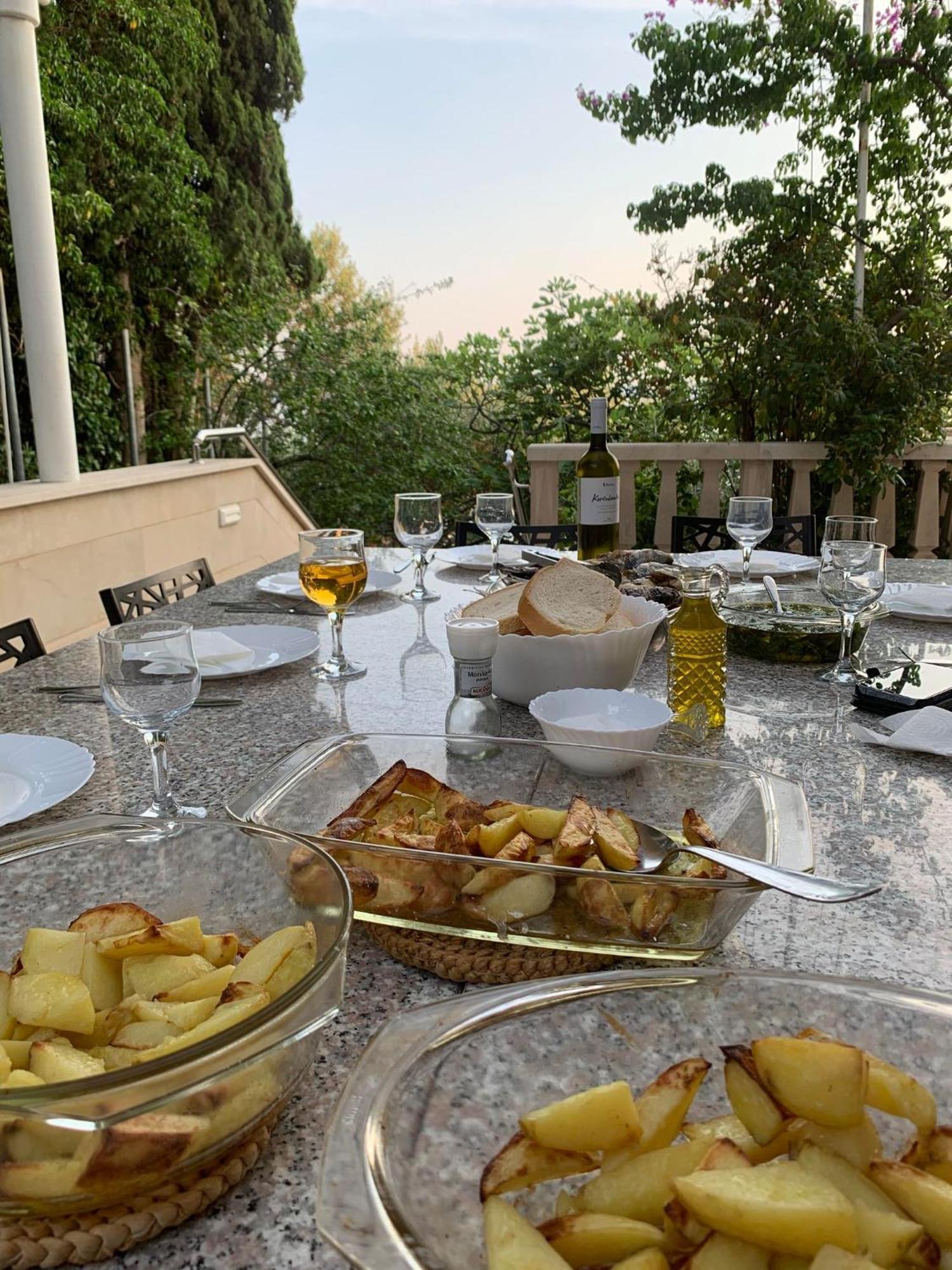 Luxury Seaside Villa With A Classic Mediterranean Olive Garden, A Fully Equipped Professional Kitchen, Pool, Sauna, Padle Boards And Canoe - Miolin Beach House Трогир Екстериор снимка