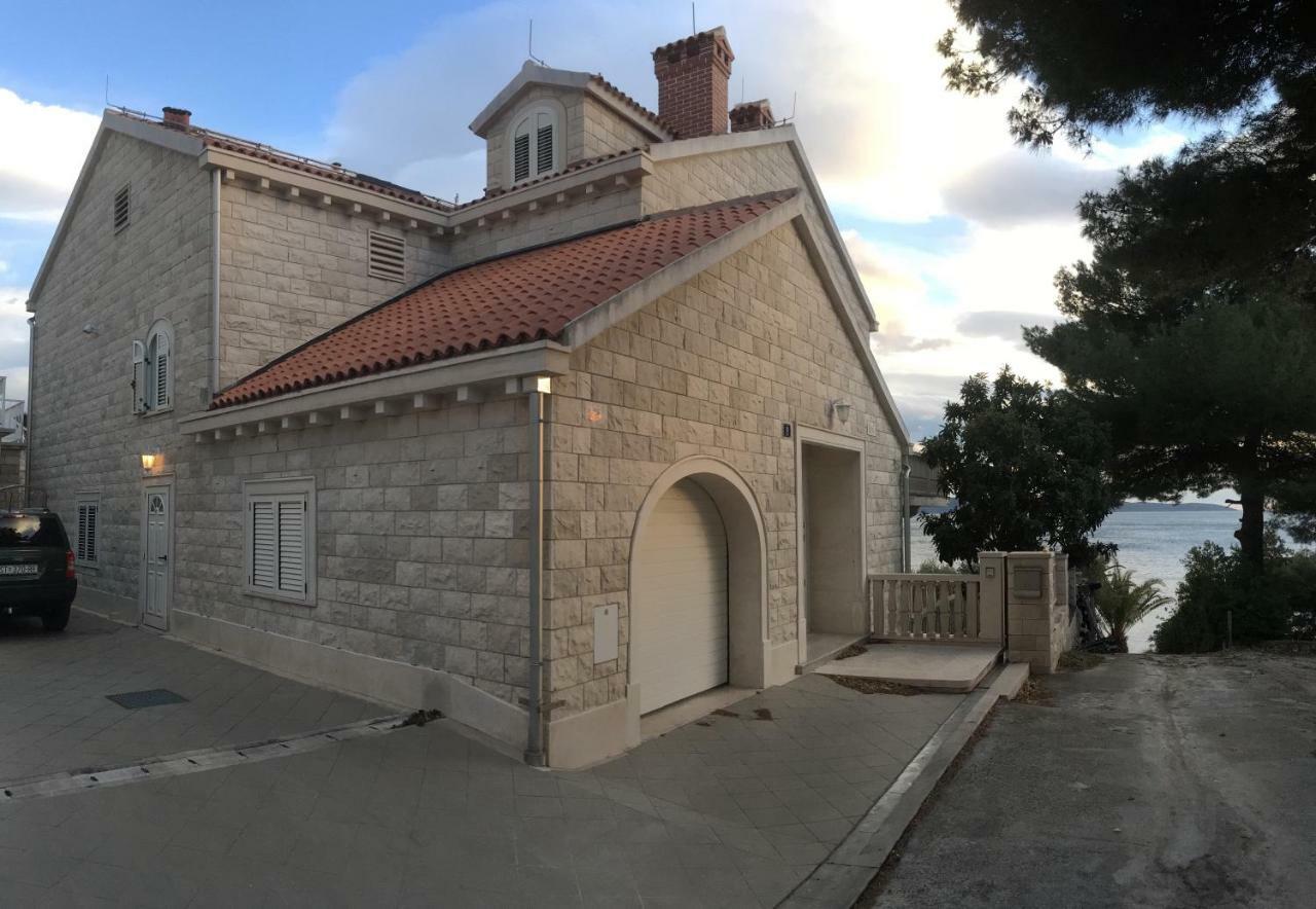 Luxury Seaside Villa With A Classic Mediterranean Olive Garden, A Fully Equipped Professional Kitchen, Pool, Sauna, Padle Boards And Canoe - Miolin Beach House Трогир Екстериор снимка