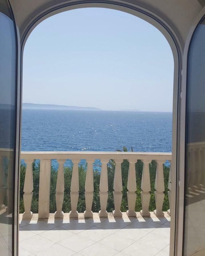 Luxury Seaside Villa With A Classic Mediterranean Olive Garden, A Fully Equipped Professional Kitchen, Pool, Sauna, Padle Boards And Canoe - Miolin Beach House Трогир Екстериор снимка