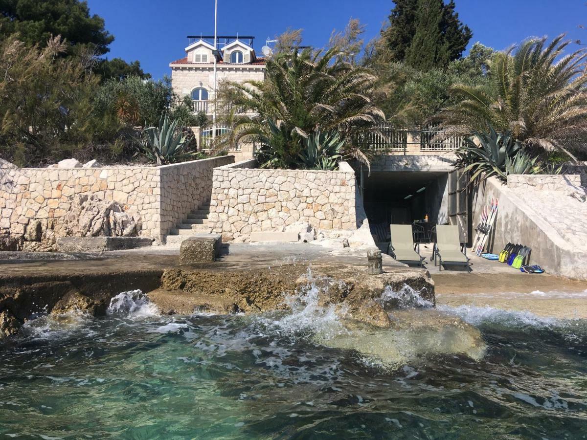 Luxury Seaside Villa With A Classic Mediterranean Olive Garden, A Fully Equipped Professional Kitchen, Pool, Sauna, Padle Boards And Canoe - Miolin Beach House Трогир Екстериор снимка