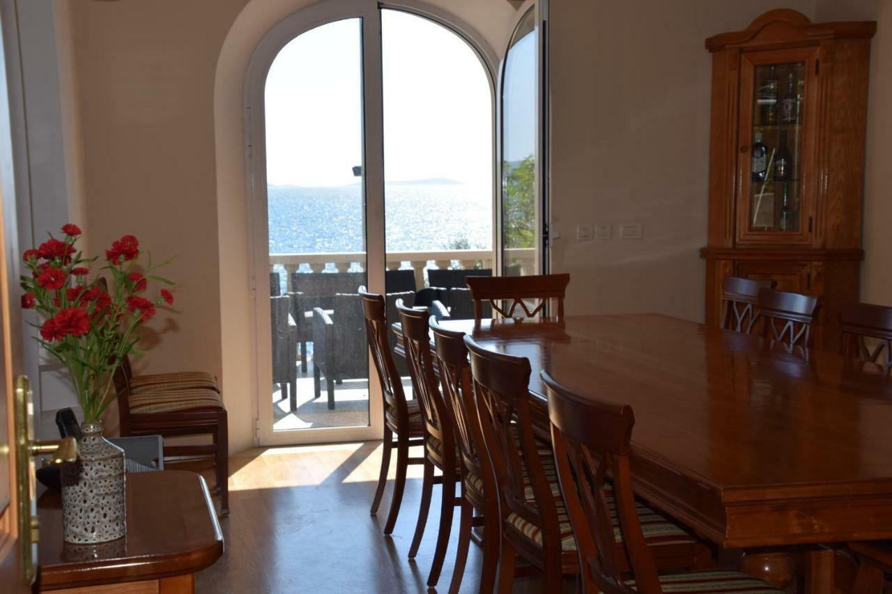 Luxury Seaside Villa With A Classic Mediterranean Olive Garden, A Fully Equipped Professional Kitchen, Pool, Sauna, Padle Boards And Canoe - Miolin Beach House Трогир Екстериор снимка