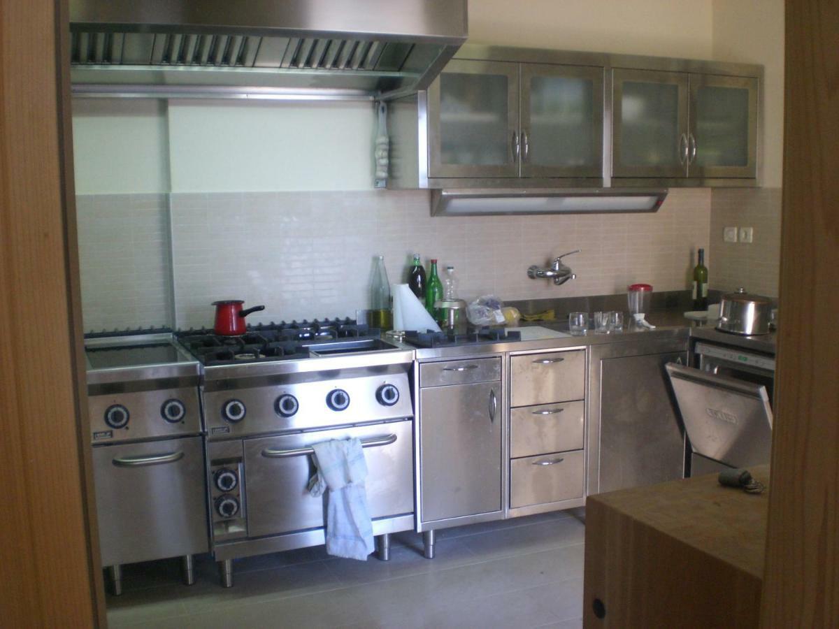 Luxury Seaside Villa With A Classic Mediterranean Olive Garden, A Fully Equipped Professional Kitchen, Pool, Sauna, Padle Boards And Canoe - Miolin Beach House Трогир Екстериор снимка