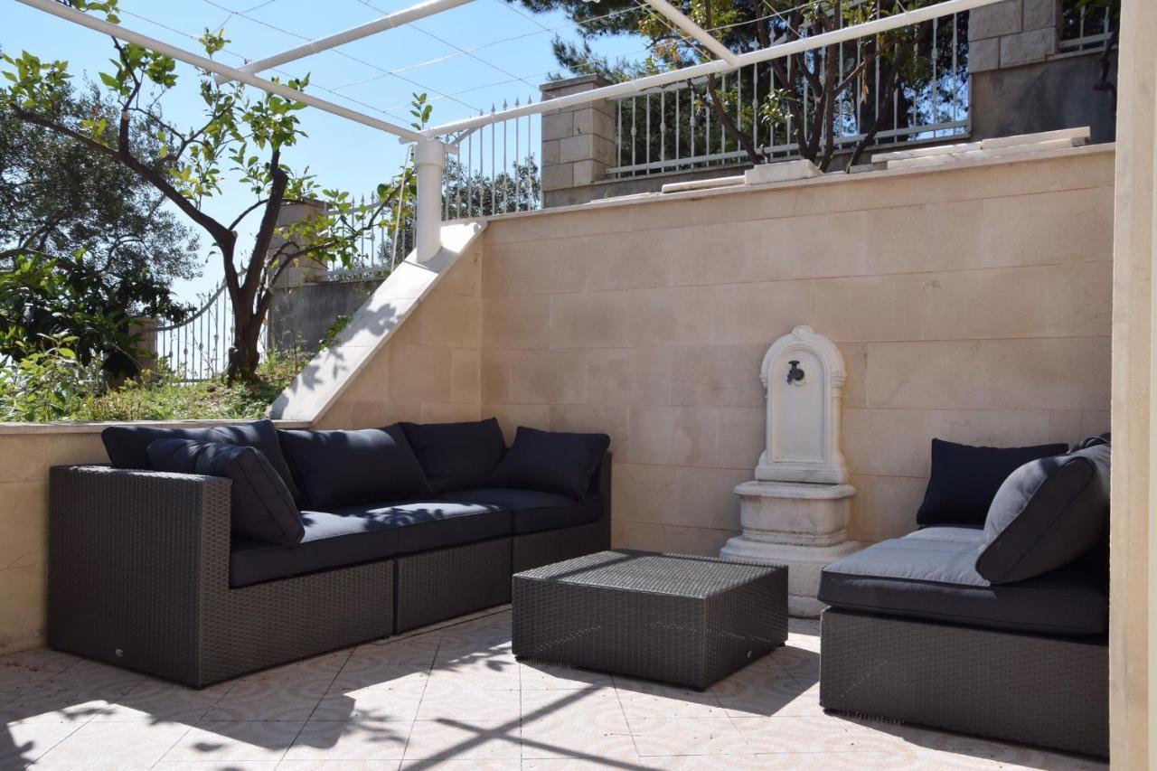 Luxury Seaside Villa With A Classic Mediterranean Olive Garden, A Fully Equipped Professional Kitchen, Pool, Sauna, Padle Boards And Canoe - Miolin Beach House Трогир Екстериор снимка